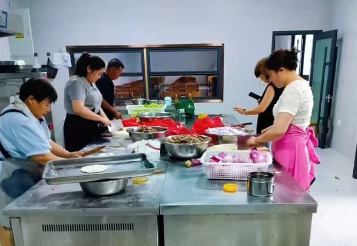防护服生产车间